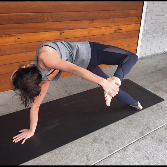 Lululemon Make A Move Tight Size 4 - Picture 16 of 16